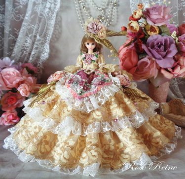ローゼンレーヌ王妃 ラグシュアリーハニーゴールドの豪華ボリュームフリルドールドレス