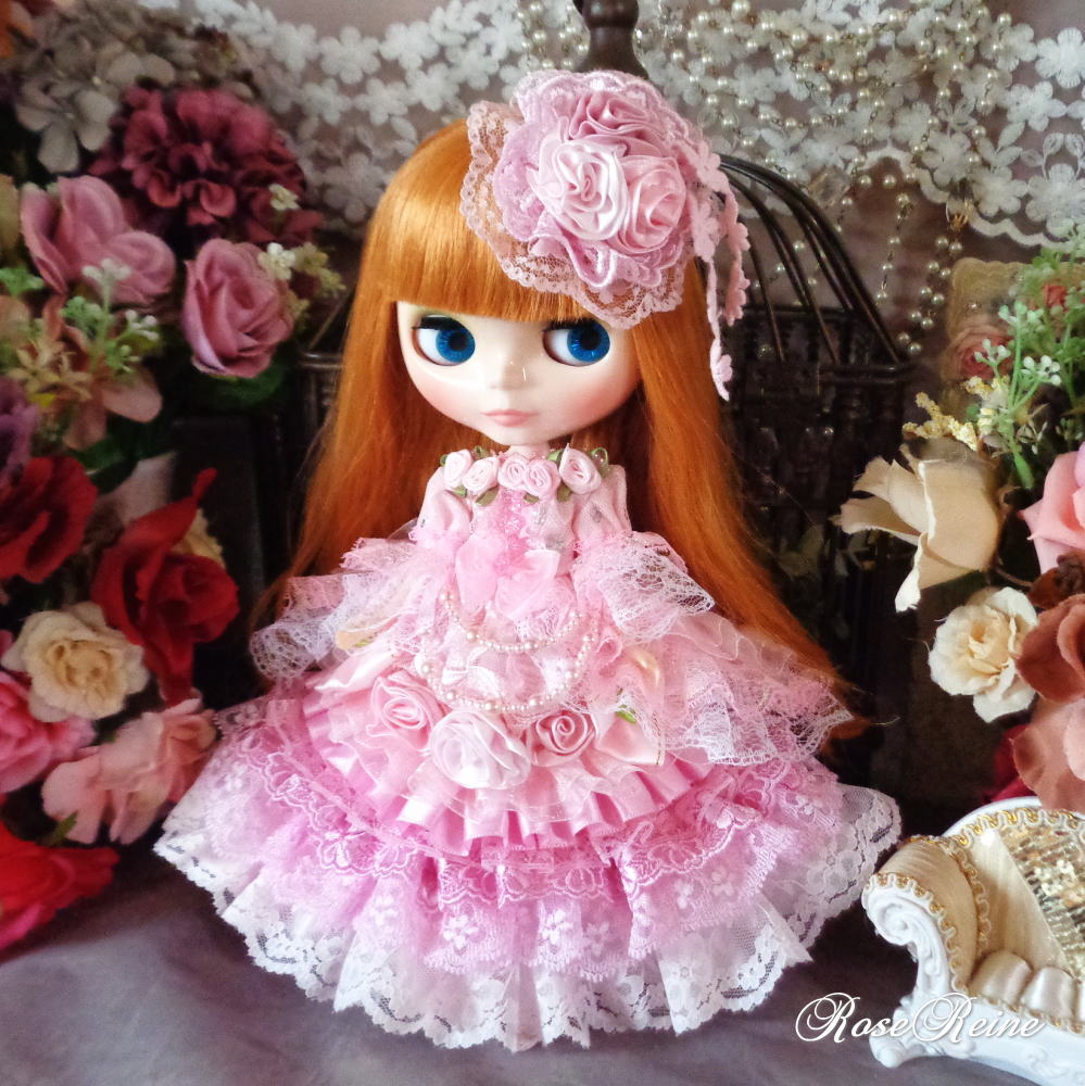 ロリータロマンス ラブリーピンクの妖精 薔薇の花びら舞うプリンセスドールドレス
